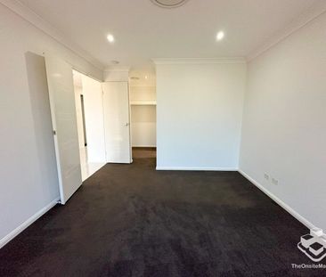 Spacious, Fully Air-Conditioned Home with Dual Entertaining Areas - Photo 4