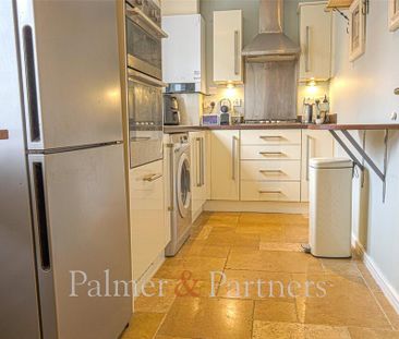 3 bedroom end of terrace house to rent - Photo 2