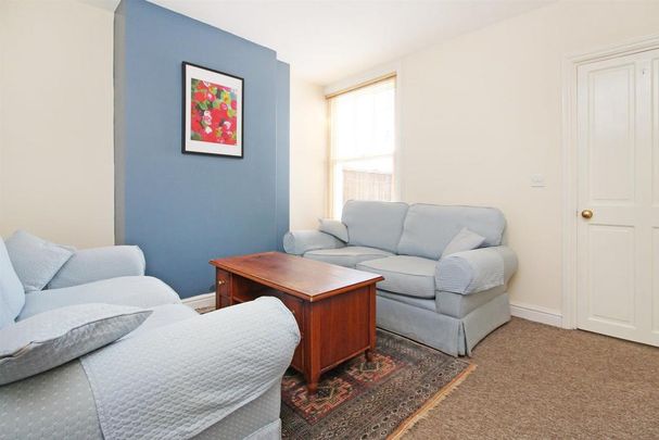 4 bedroom end of terrace house to rent - Photo 1