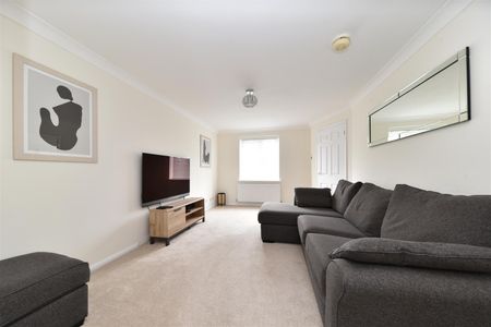 Tamar Close, Stevenage, SG1 - Photo 2
