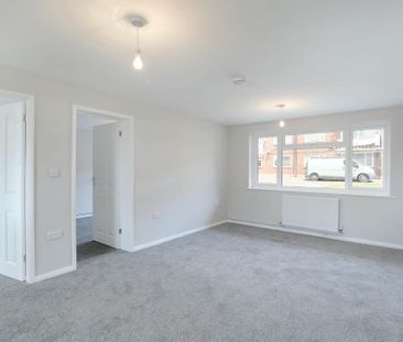 2 bedroom ground floor flat to rent - Photo 2