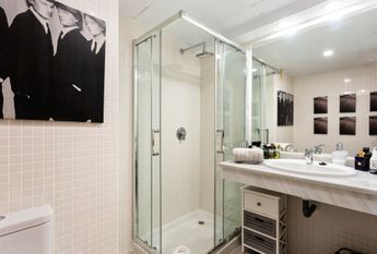 Spacious 4 bed penthouse, furnished and equipped in Marbella, near the Dunes of Artola and Cabopino