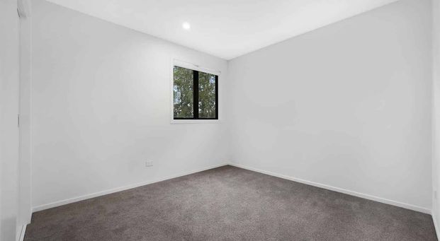 Stunning Three Bedroom Townhouse - Photo 1