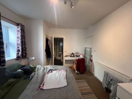 3 bedroom apartment to rent - Photo 4