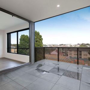 401/88 Carlisle Street, St Kilda - Photo 2