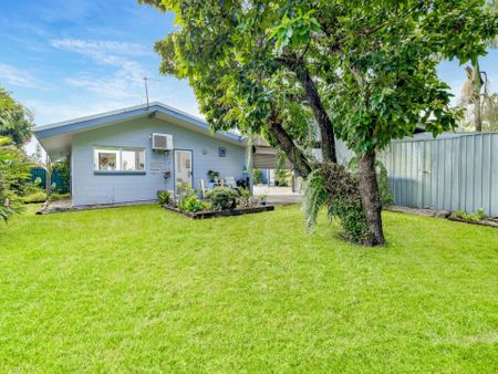 ROOMY & CENTRALLY LOCATED!! - Photo 5