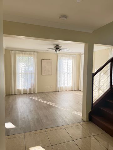 Rare Double-Storey Ex-Display Home With 5 Bedrooms, 3 Living Areas & Large Yard - Photo 3