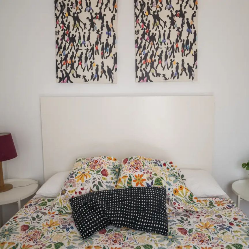 Room in a shared 8-bedroom apartment for rent in la Dreta de l'Eixample, Barcelona, suitable for professionals and students. - Foto 1