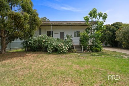 70 East St, North Wagga Wagga NSW 2650 - Photo 3