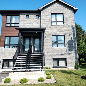 5 1/2, Ste-madeleine, bas de triple(style condo ), porte patio ,terrasse, cabanon, secteur sécuritaire, tranquille, près des services - Photo 2