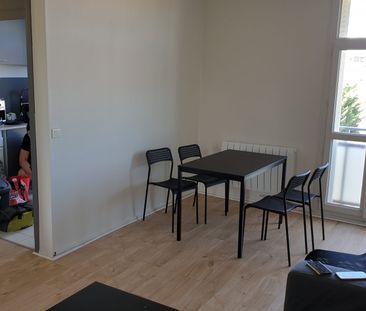 Location Appartement 4 pièces 67m² VILLEURBANNE 69100 - Photo 2