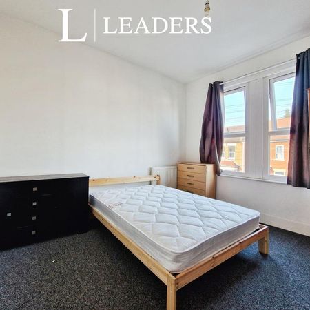 1 bedroom in a house share to rent - Photo 3