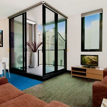 3 Bedroom Townhouse Grote St (1 bathroom) - Photo 1