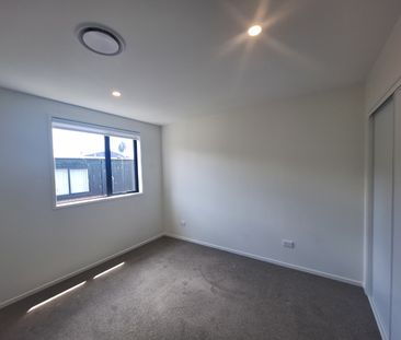 Modern Living - Photo 3