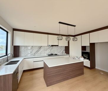 Brand New 5-Bedrooms, 4.5 Bathrooms for Rent - Photo 4