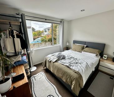 Four Bedroom Blockhouse Bay - Photo 5