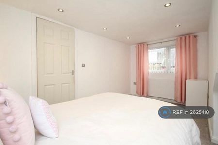 4 bedroom terraced house to rent - Photo 2