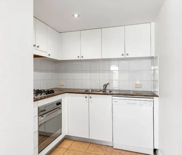 Modern Coastal Living in the Heart of Manly - Photo 2