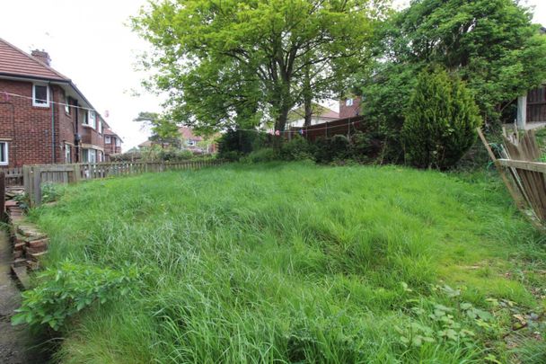 2 bedroom Flat To Let - Photo 1