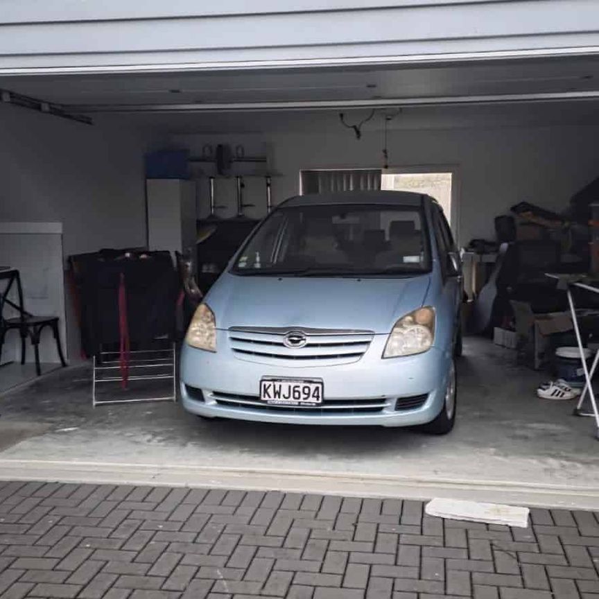 Spacious 2 bedrooms 2 bathrooms, 3 years new built ground floor,-6A Riverina Avenue, Pakuranga - Photo 2