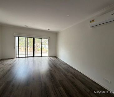 2 BEDROOM TOWNHOUSE - Photo 1