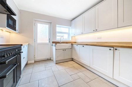 A 5 bedroom chalet style house built around 1930 and located within the Essex area. - Photo 3