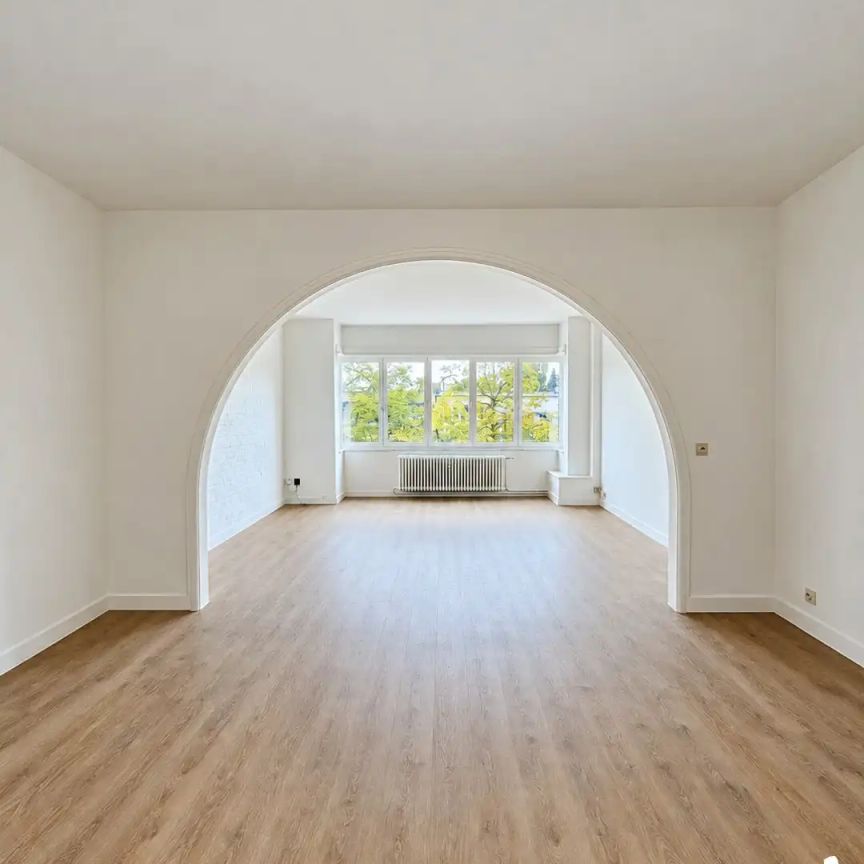 Ruim en lichtrijk appartement met 2 slaapkamers - Photo 1