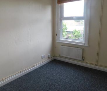 4 bedroom semi-detached house to rent - Photo 6