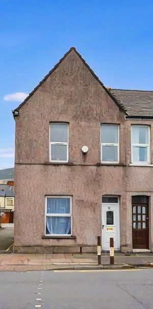6 bedroom end of terrace house to rent - Photo 2