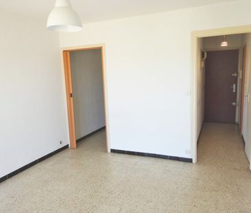 T1BIS 410€ H.C 58Bis Av Jean Jaurès Nîmes, 35m² - Photo 3