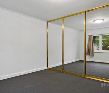 Spacious Home - Photo 5