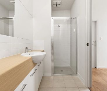 Light-Filled Three-Bedroom Loft Home in a Prized Location - Photo 4