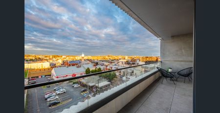 AUSTRALIAN LUXURY THAT FEELS LIKE HOME – IN THE HEART OF RICHMOND! - Photo 4