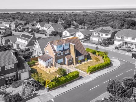 6 bedroom villa to rent - Photo 2