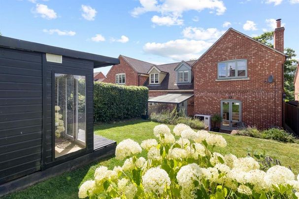 3 bedroom semi-detached house to rent - Photo 1
