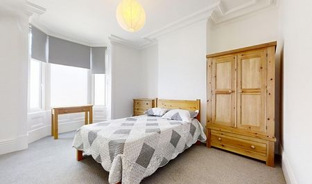 Recently Renovated 6-Bedroom, 2-Bathroom Property with Separate Living Room Near Hallam University - Photo 2