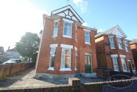 6 bedroom detached house to rent - Photo 3