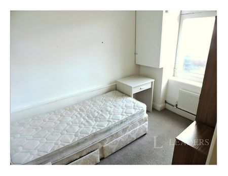 Cambridge Grove, Hove, BN3 - Photo 2