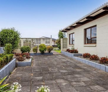 Low maintenance spacious home, private courtyard - Photo 3