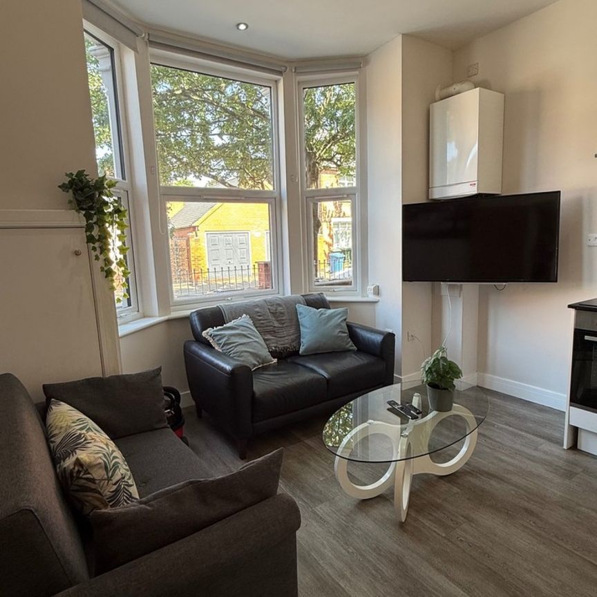4 bed Apartment for Rent - Photo 1