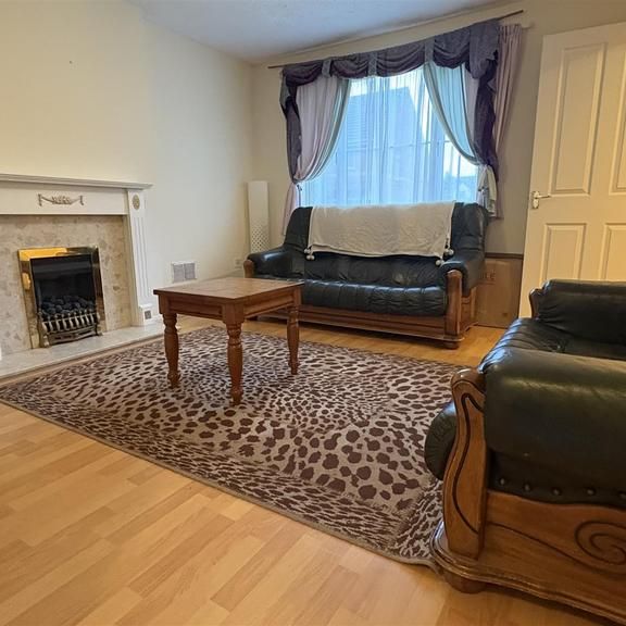 3 bedroom end of terrace house to rent - Photo 1