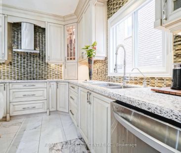 2427 VALLEY HEIGHTS CRES. - Photo 4