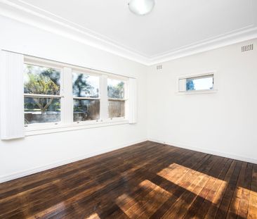 30 Sugarloaf Crescent, Castlecrag NSW 2068 - House For Rent | Domain - Photo 5