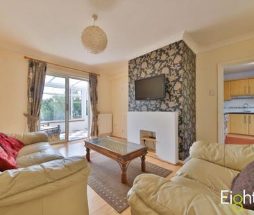 4 bedroom end of terrace house to rent - Photo 1