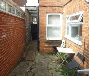 5 bedroom property to rent in Reading - Photo 3