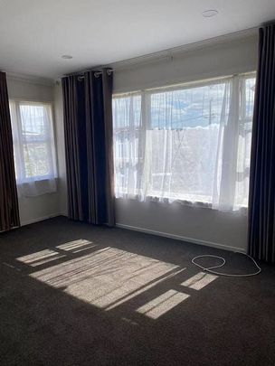 3 Bedroom House With Ample Parking Space - Photo 1