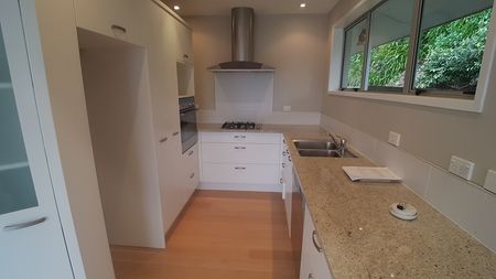 St HELIERS Hampton Drive spacious 2 bedroom townhouse north facing - Photo 2