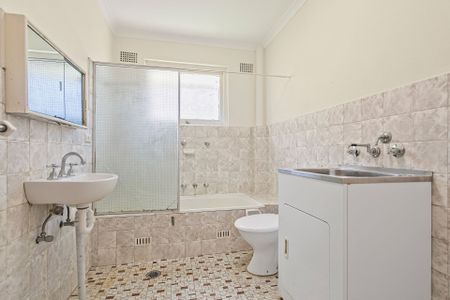 Convenient, Low-Maintenance Living in the Heart of Mortdale - Photo 2