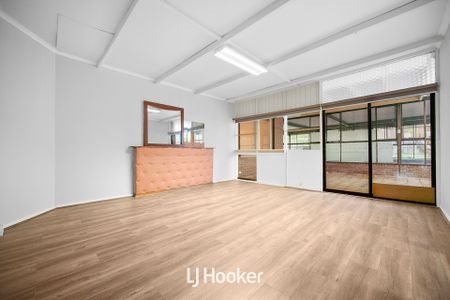 Spacious & Renovated Family Home in Prime Dandenong North Location! - Photo 4