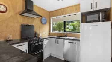 TE AROHA - 3 BEDROOMS - Photo 4